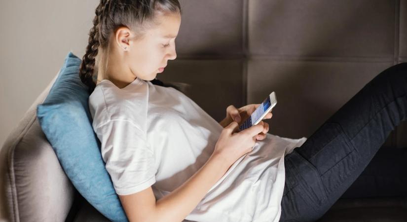 Világelső tiltás: Ausztráliában lekapcsolták a 16 év alattiak közösségi média-fiókjait – itthon is jöhet valami hasonló?