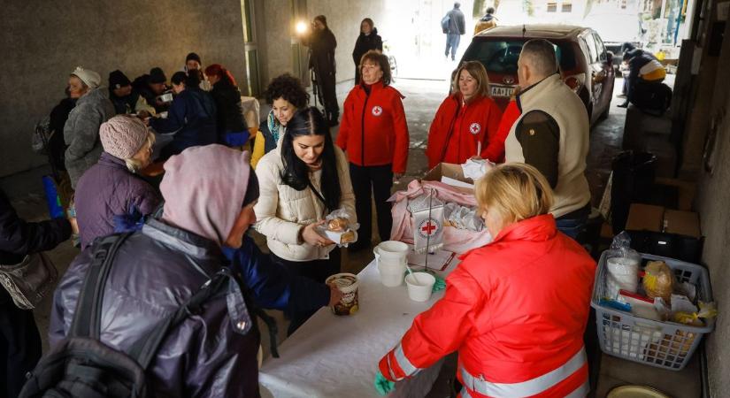 Babgulyással indult az ételosztás Egerben