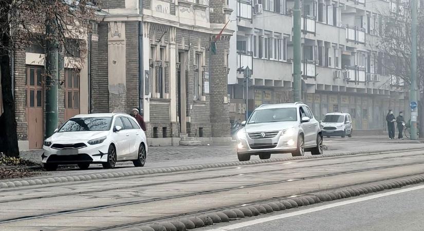 Sokan elfelejtik lekapcsolni ezt a lámpát az autójukon, drága büntetés lehet a vége