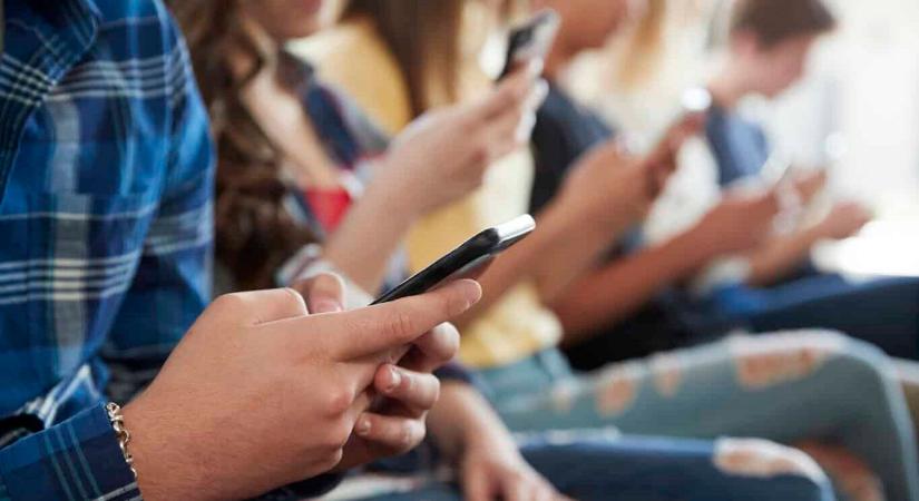 Egy év mobil nélkül az iskolában – ezt gondolják róla most a diákok és tanárok