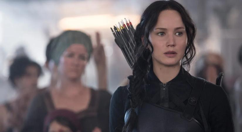 Ő a fecsegő poszáta: Jennifer Lawrence visszatér Az éhezők viadalába!