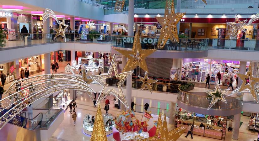 Dörzsölik a tenyerüket a kereskedők: a magyarok két kézzel szórják a pénzüket az idén karácsonykor – úgy költenek a boltokban, mintha nem lenne holnap