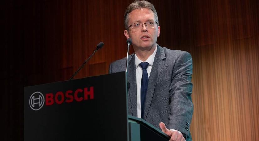 Újabb 10 százalékkal emelkedik a szakképzésben oktatók bére 2026 január 1-jével