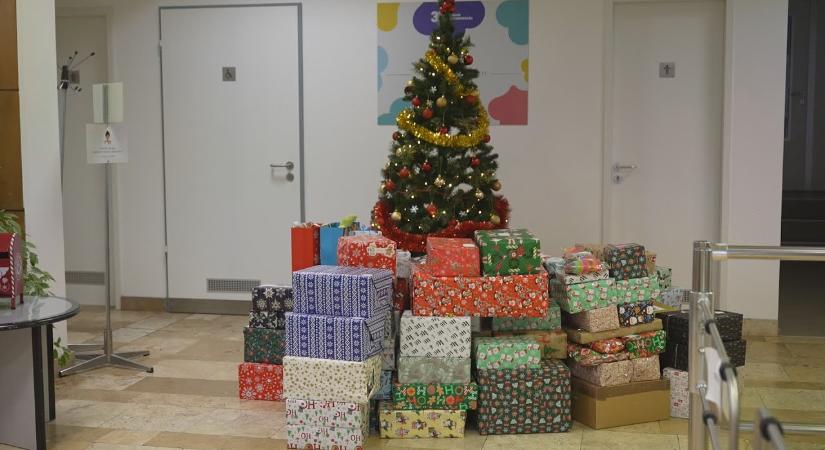 Közel háromszáz csomag rászoruló családoknak