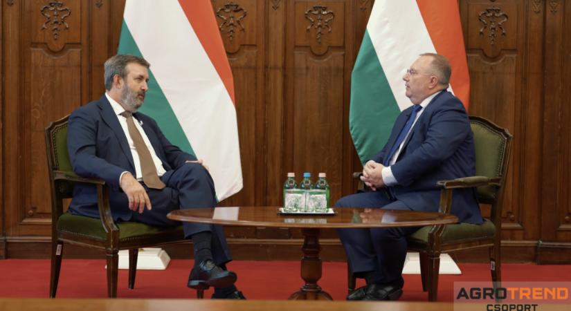 Podcast Palkovics lászlóval, mesterséges intelligenciáért felelős kormánybiztossal