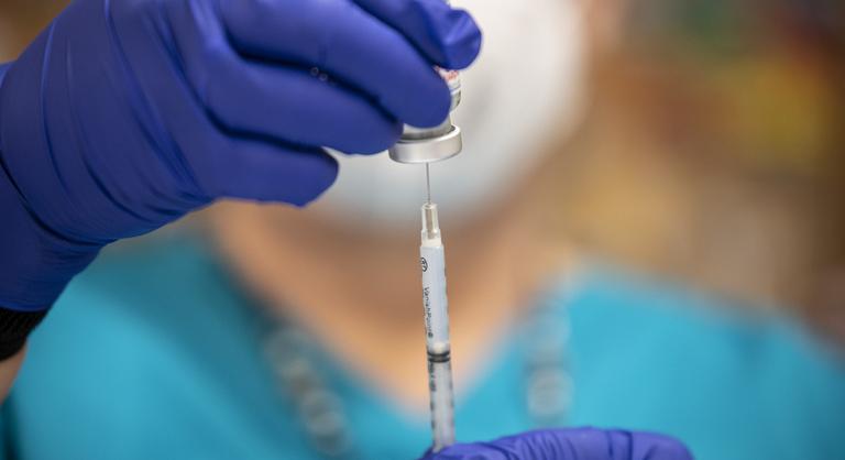 A legsúlyosabb biztonsági figyelmeztetés léphet érvénybe a Covid-oltásoknál az Egyesült Államokban