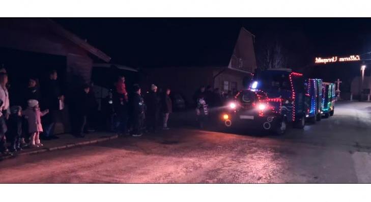 Hazatért a mikulásházba a Mikulás Szűcsiben 