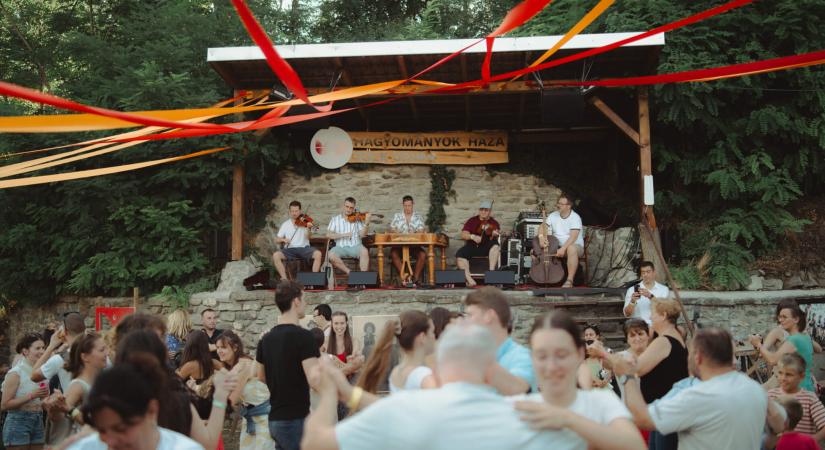 A MŰVÉSZETEK VÖLGYE AZ ÉV FENNTARTHATÓ MŰVÉSZETI KEZDEMÉNYEZÉSE