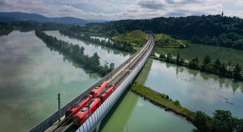 40 perces lett a 3 órás vonatút – történelmi fejlesztés, itt a szomszédban!