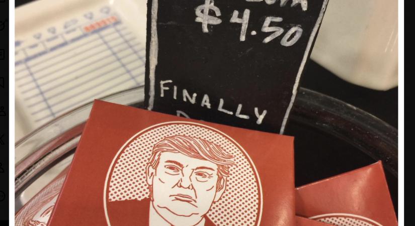 Újabb Epstein-fotók kerültek nyilvánosságra, köztük egy fotó óvszerekről Trump arcképével