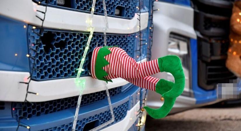 Fényfüzérrel vonulnak fel a Szentpéteri Adventi Forgatagon