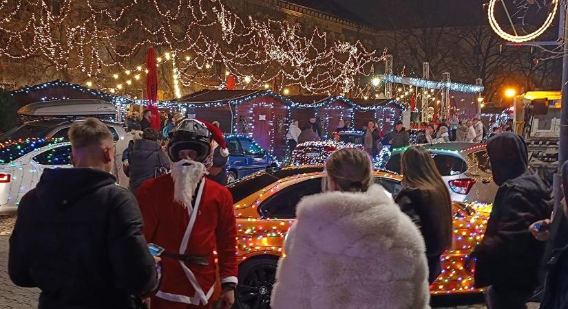 Fényárban úszott Szolnok: jótékonysági autókaraván lepte el a belvárost – galérával és videóval