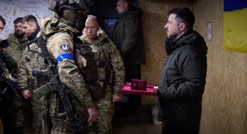 Zelenszkij előretolt parancsnoki állásban rögzített videót Kupjanszkban