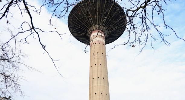 Mezőföldvíz: látható, de nem veszélyes a víztorony dőlése