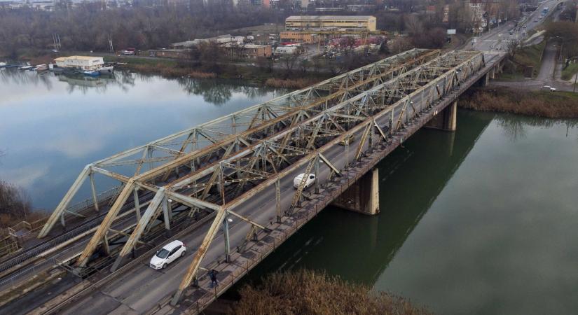Gubacsi híd: lehulló betondarabok veszélyeztethetik a forgalmat