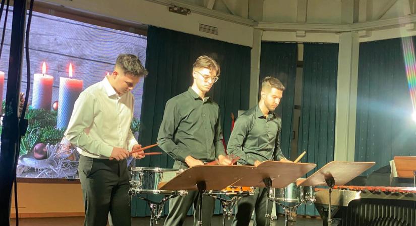 Különleges hangzás a Rákóczi Egyetem átriumában – fellépett a SONUS