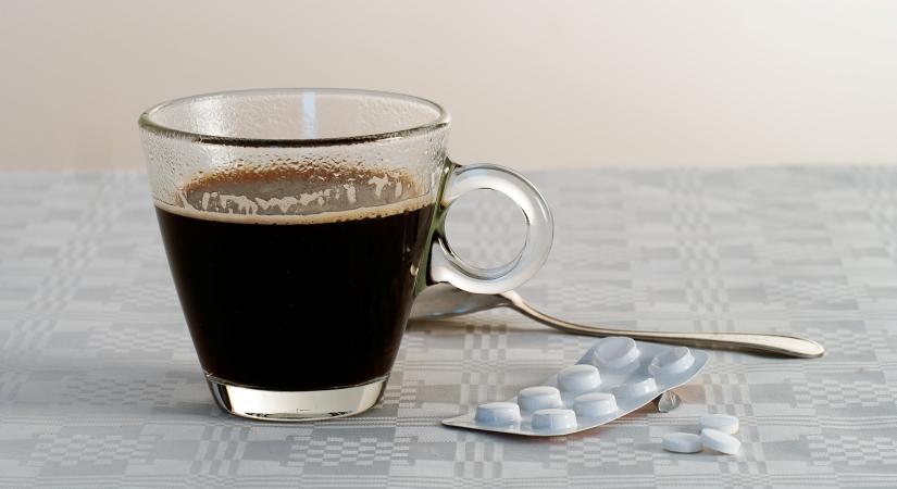 Módosíthatja a gyógyszerek hatását a kávé – Mutatjuk, mely esetekben nem árt az óvatosság