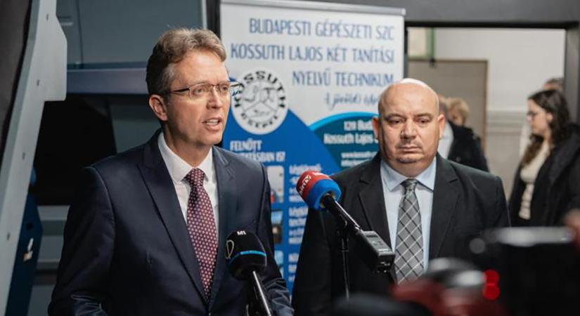 Január 1-jével újabb 10 százalékkal emelkedik a szakképzésben oktatók bére