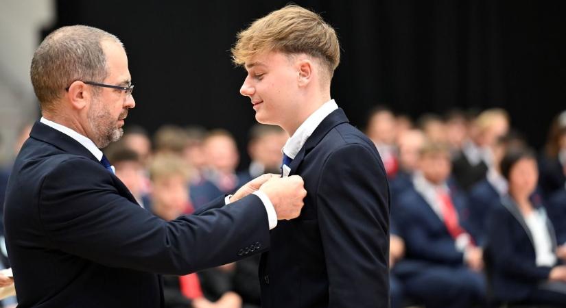 A Hunyadi szalagavatóját az arénában tartották Mosonmagyaróváron - fotók