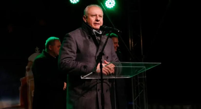 Tíz megyei jogú város nemet mondott a fideszes Szita Károlynak a „Tisza-adó” elítélésére