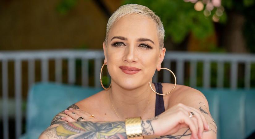 Óriási az öröm Tóth Gabiéknál, elmondta mikor érkezik