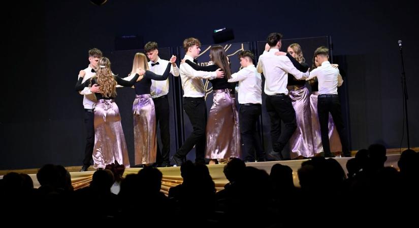 A Bolyai szalagavatóján jártunk, a magyaróvári Rendezvényházban ünnepeltek