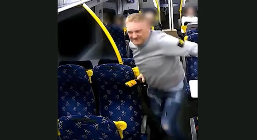 Vonaton támadt rá két áldozatára az őrjöngő férfi - Videó!