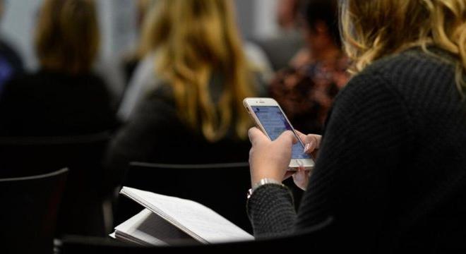 A közösségi média árnyoldalai: evészavarok és digitális életmód hatásai