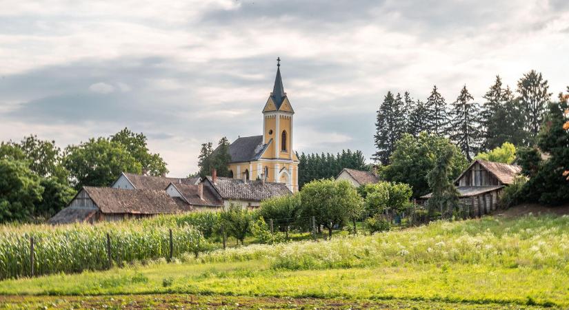 Kettévágták a magyar települést, másik országhoz került a fele, a határ iszonyatosan néz ki