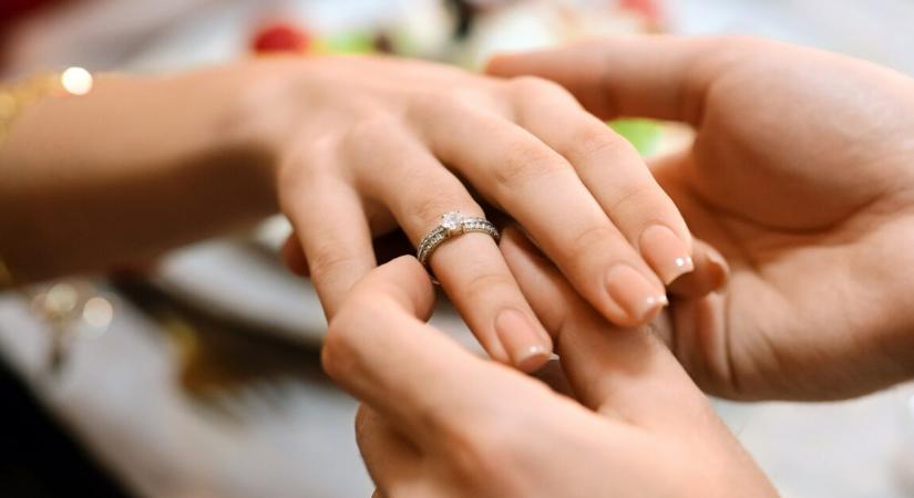 Egy egészen extrém esküvői fotózás, amivel mindenkit meglepett a fiatal pár