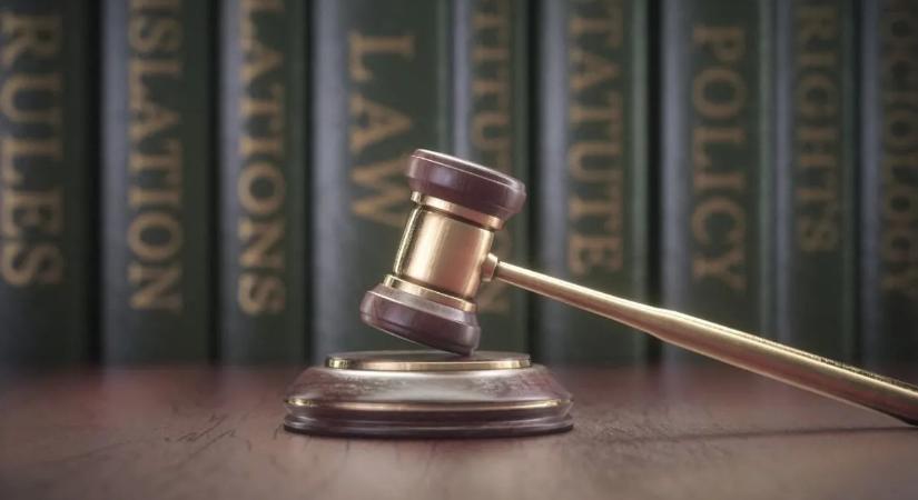 Ejtették a lengyel orvos abortuszperét, helyette egy jobboldali EP-képviselőt állítanak bíróság elé