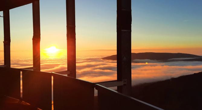 A napsütést a ködtenger felett keressük