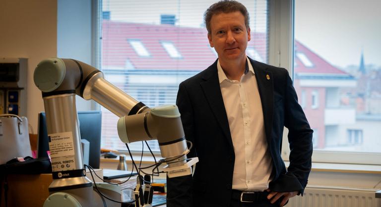 Stanford és Szingapúr segíti a magyar robotkutatást, óriási áttörés küszöbén az iparág
