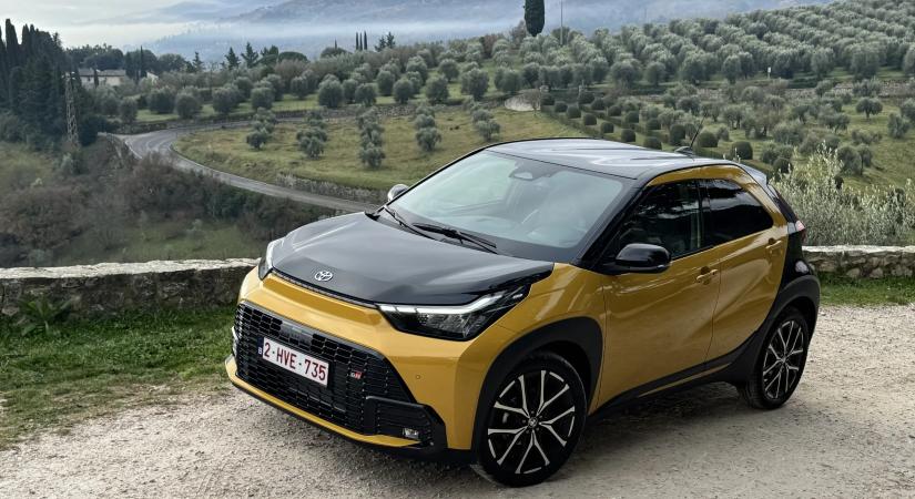 Ilyen a legolcsóbb hibrid Toyota!