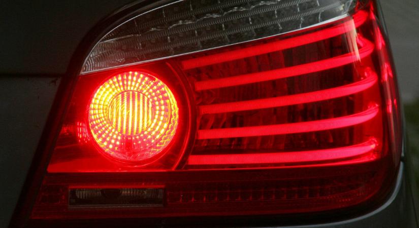 Csúnyán pórult járt a büntetőfékező sofőr – videó