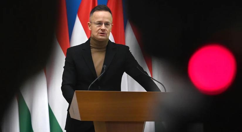 Szijjártó Péter: Idő előtt megkezdődött a paksi első betonöntéshez szükséges vasbeton-szerkezet építése