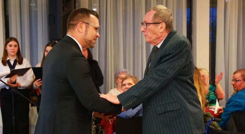 Kondor László vehette át a szociális szféra legrangosabb elismerését