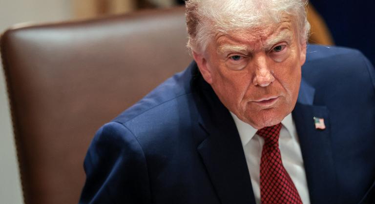 Donald Trump ismét porig alázott egy újságírót a Fehér Házban