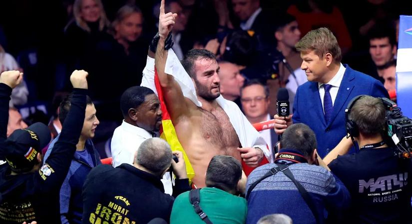 Brutális kiütés vetett véget a történelmi bokszmeccsnek