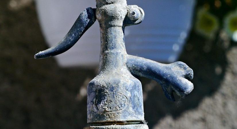 Reverendás fröccs-öntő