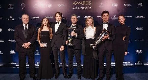 Fotók: Így vették át Norrisék az F1-es vb-trófeát
