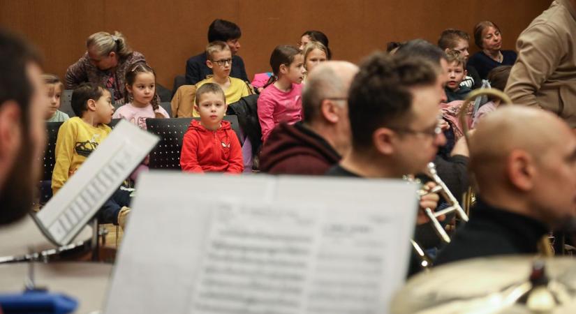 Nagyszabású koncertre készülnek a Szolnoki Szimfonikusok, de gyerekek vezényelték őket