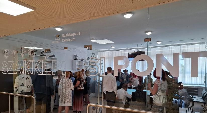 Az informatikai tudásra minden munkahelyen szükség van – Munkaerőpiaci igények A JASZK mindig a térségnek megfelelő szakmákat kínál a diákoknak