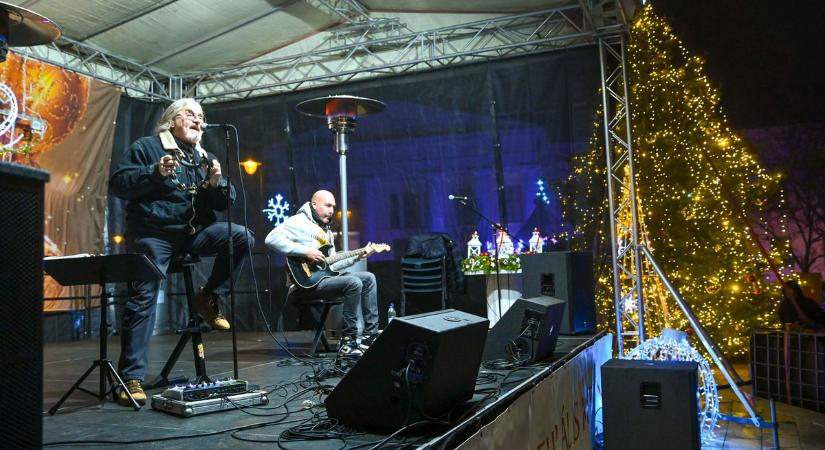 Rudán Joe fantasztikus koncertet adott a feldíszített Béla téren – itt vannak a fotók!