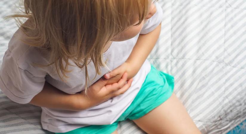 Azt hitték, csak erőtlen a kislány – az anya sokkot kapott, amikor kiderült: szörnyű fertőzést áll a háttérben