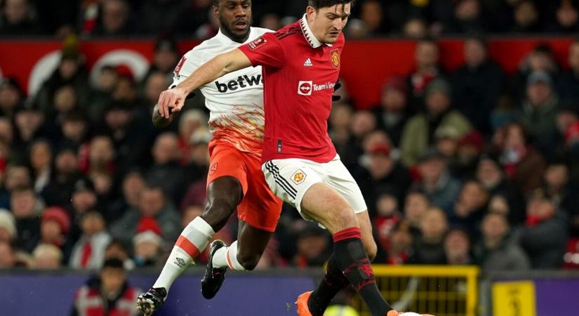 Újra edzésbe állt a Ferrarijával horrorisztikus balesetet szenvedett sztárfutballista