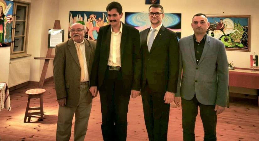 Színek az égből: most láthatta először ezt a különleges festményt a közönség