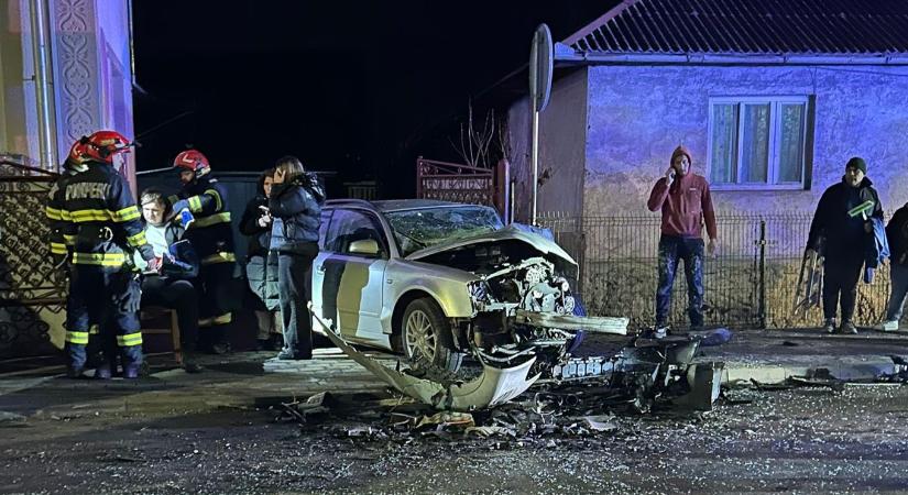 Két személyautó ütközött össze a városban: többen súlyosan megsérültek