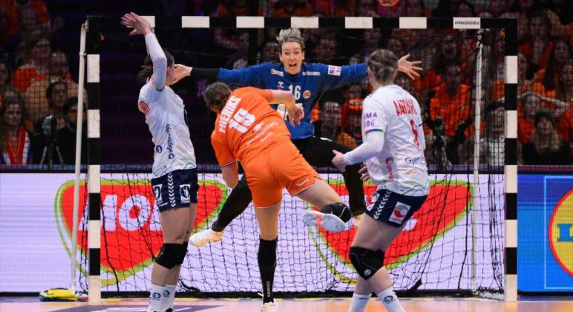 „A vébén ez lesz az utolsó meccsem, de…” – Katrine Lundénak a hollandverés után megható jelenetben volt része