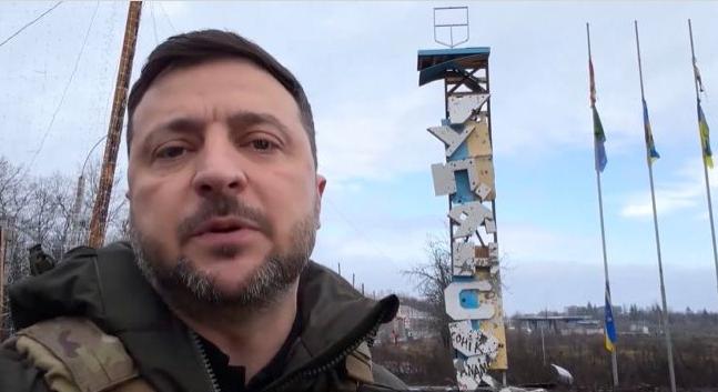 Zelenszkij Kupjanszkba látogatva cáfolta, hogy Oroszország megszállta a várost